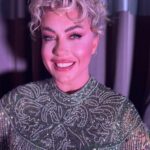 Yeliz Yeşilmen Instagram - Samsun’daki muhteşem kına gecemizden görüntüler #yelizyeşilmen #kınadügün #sahne #singer #instgram #samsun işler için irtibat numarası 0545 2862988