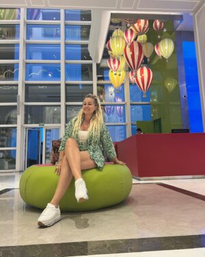 Yeliz Yeşilmen Instagram - Bayrama sayılı günler kaldı canlar düşünce be sözün gücüne inanın ne düşünürsen ne söylersen o gerçekleşiyor sizlerde durumlar nasıl işliyor yorumlarda dertleşelim @thelandoflegends