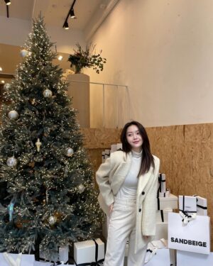 Yeo Joo-ha Instagram - Sandbeige🤍❄️