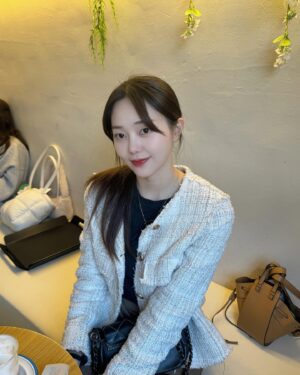 Yeo Joo-ha Instagram - Comfy💭🤎

@sonyounaclinic 에서 환절기도 이겨내봅시다아