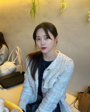 Yeo Joo-ha Instagram - Comfy💭🤎

@sonyounaclinic 에서 환절기도 이겨내봅시다아