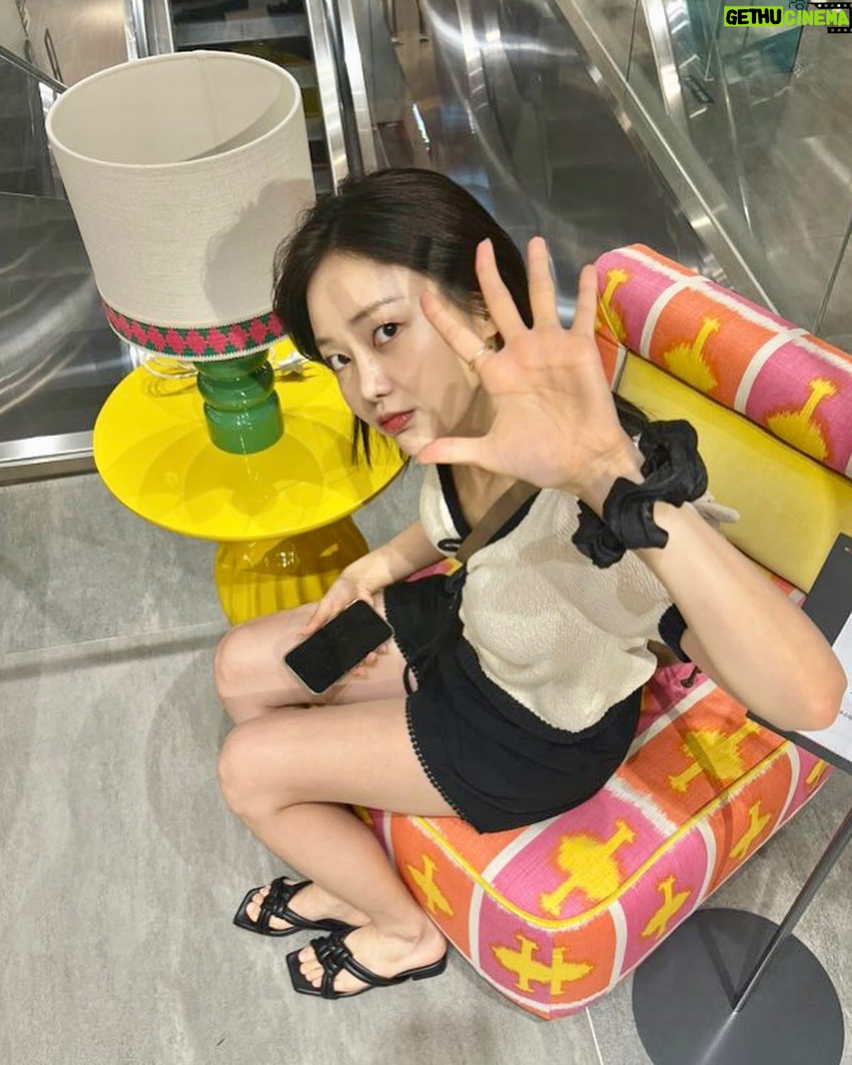 Yeo Joo-ha - 49.8K Likes - Clinic day🐱 방방곳곳 호댜댜댜