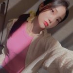 Yeo Joo-ha Instagram – We are at the middle of this year, Middle of ‘nowhere’.
how ya doing all 🌷

Me, i’m able to put up with this year 
because of all ur lovings🎀