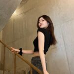 Yeo Joo-ha Instagram – Flashlight  터트렸을때랑~ 안터트렸을때랑~ 잘장🌝