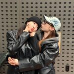 Yeonjung Instagram - 말하지 않아도 트윈룩👯‍♀️ 역시 그언니의 그동생 뜬금 모자선물 고맙다구😭🖤