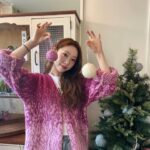 Yeonjung Instagram - Haaaappy holiday🎄☃️ 케이크랑 쿠키는 사먹는걸로~
