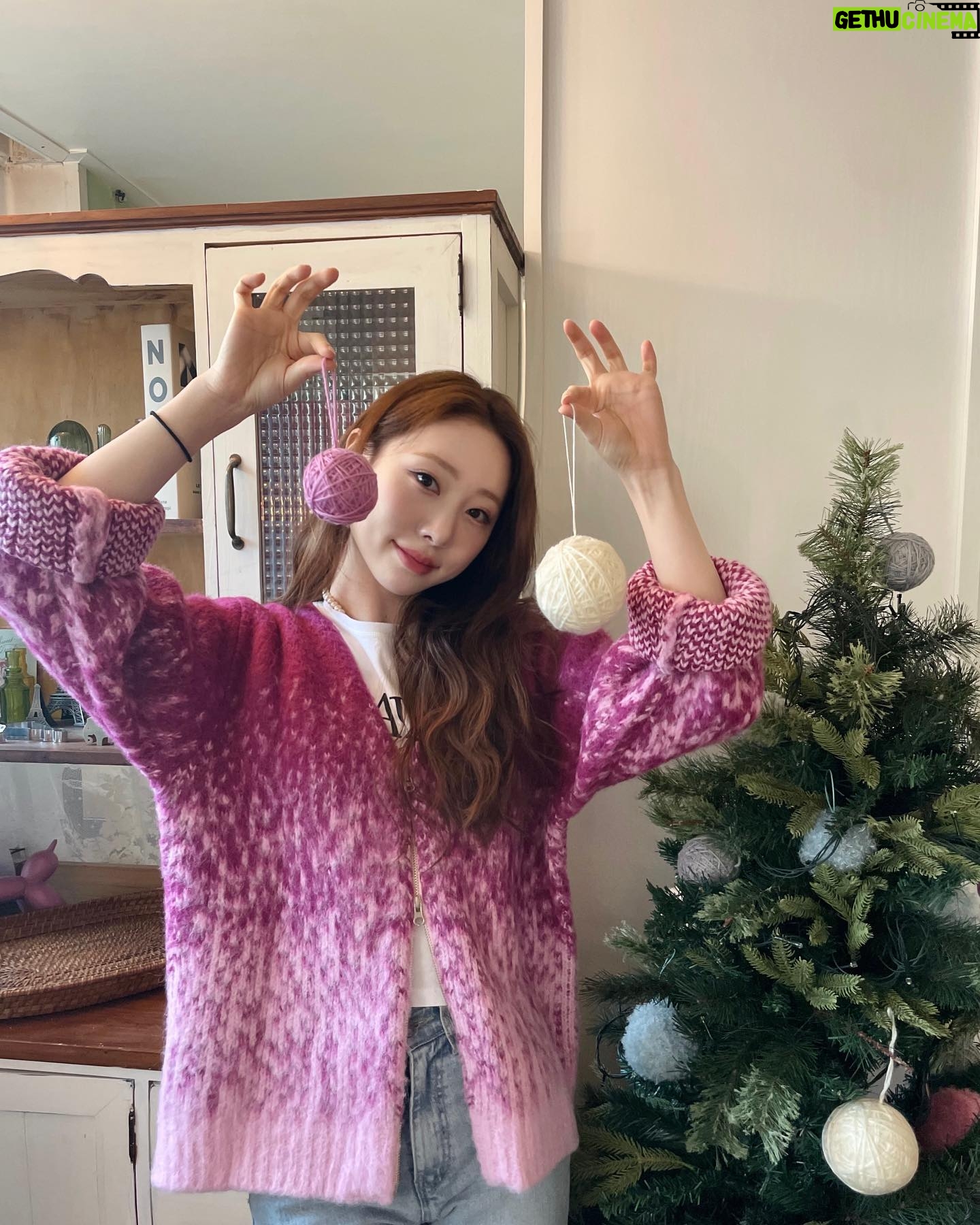 Yeonjung Instagram - Haaaappy holiday🎄☃️ 케이크랑 쿠키는 사먹는걸로~