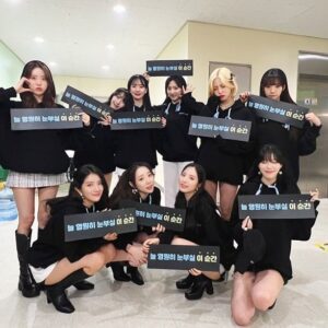 Yeonjung Instagram - 팬콘 마지막 2일차 객석 가득 소중한 발걸음 해주신 
우정분들 너무 감사하고 사랑합니다🖤
너무 행복했던 이틀로 만들어줘서 고마워요✨