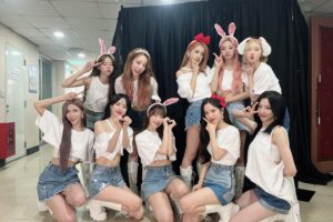 Yeonjung Instagram - 우주소녀 사랑해💜
우정 사랑해💜
고맙고 사랑한단말론 부족한 존재... 
정말 꿈같았던 wonderland🧚✨