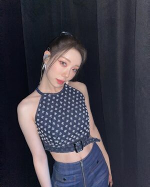 Yeonjung Instagram - 뮤직뱅크👖🎵