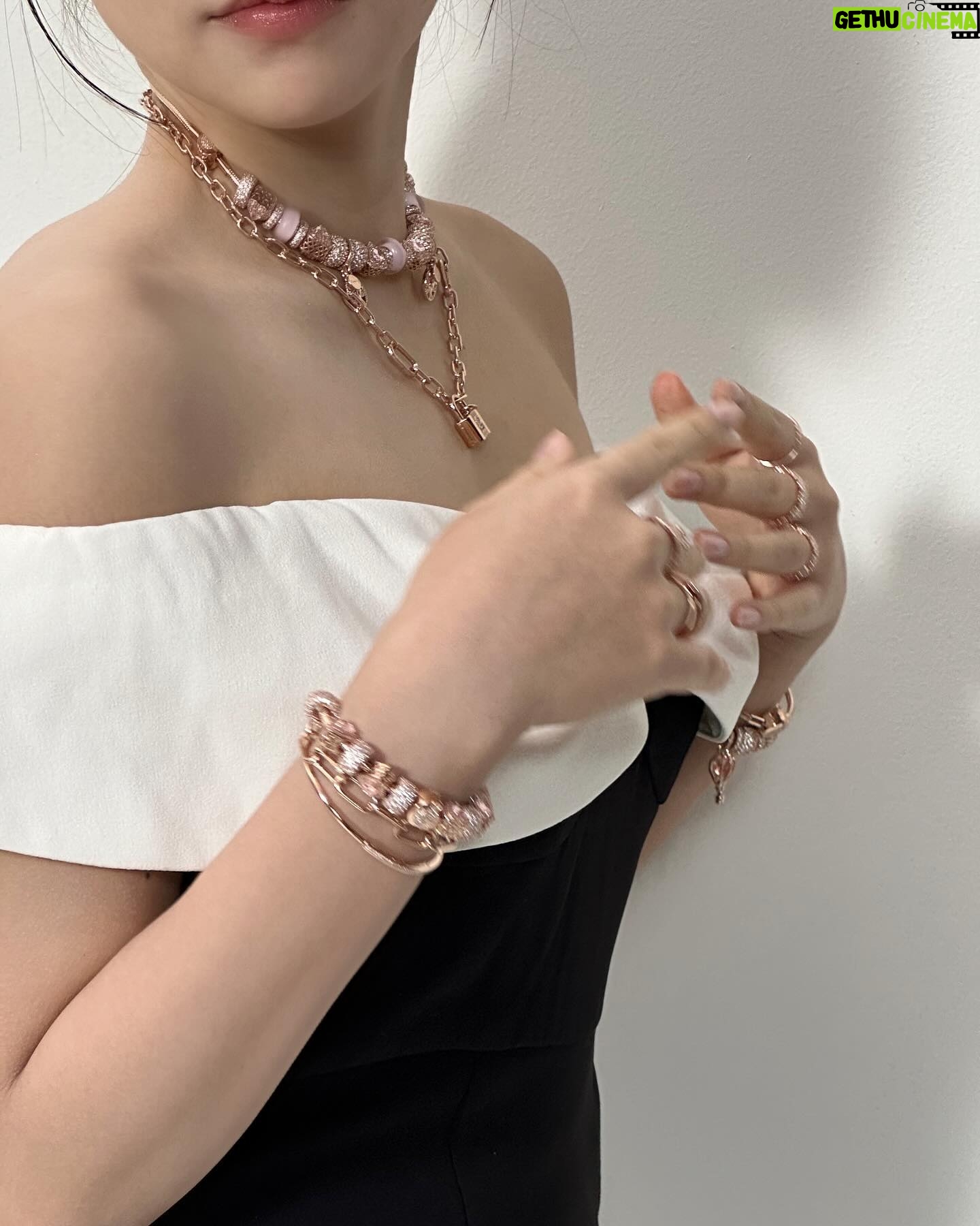 Yeri Instagram - @theofficialpandora #RedVelvetxPandora