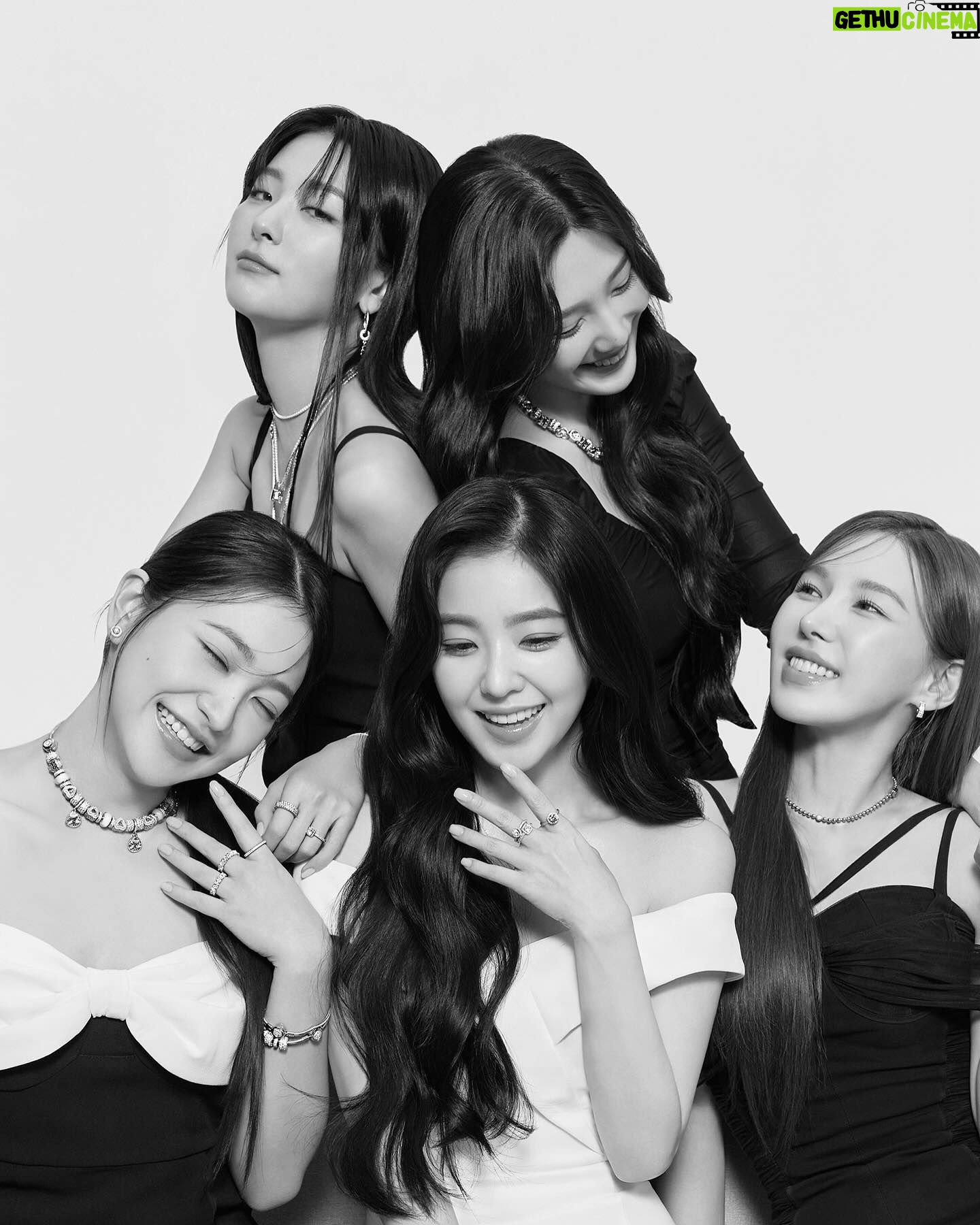 Yeri Instagram - @theofficialpandora #RedVelvetxPandora