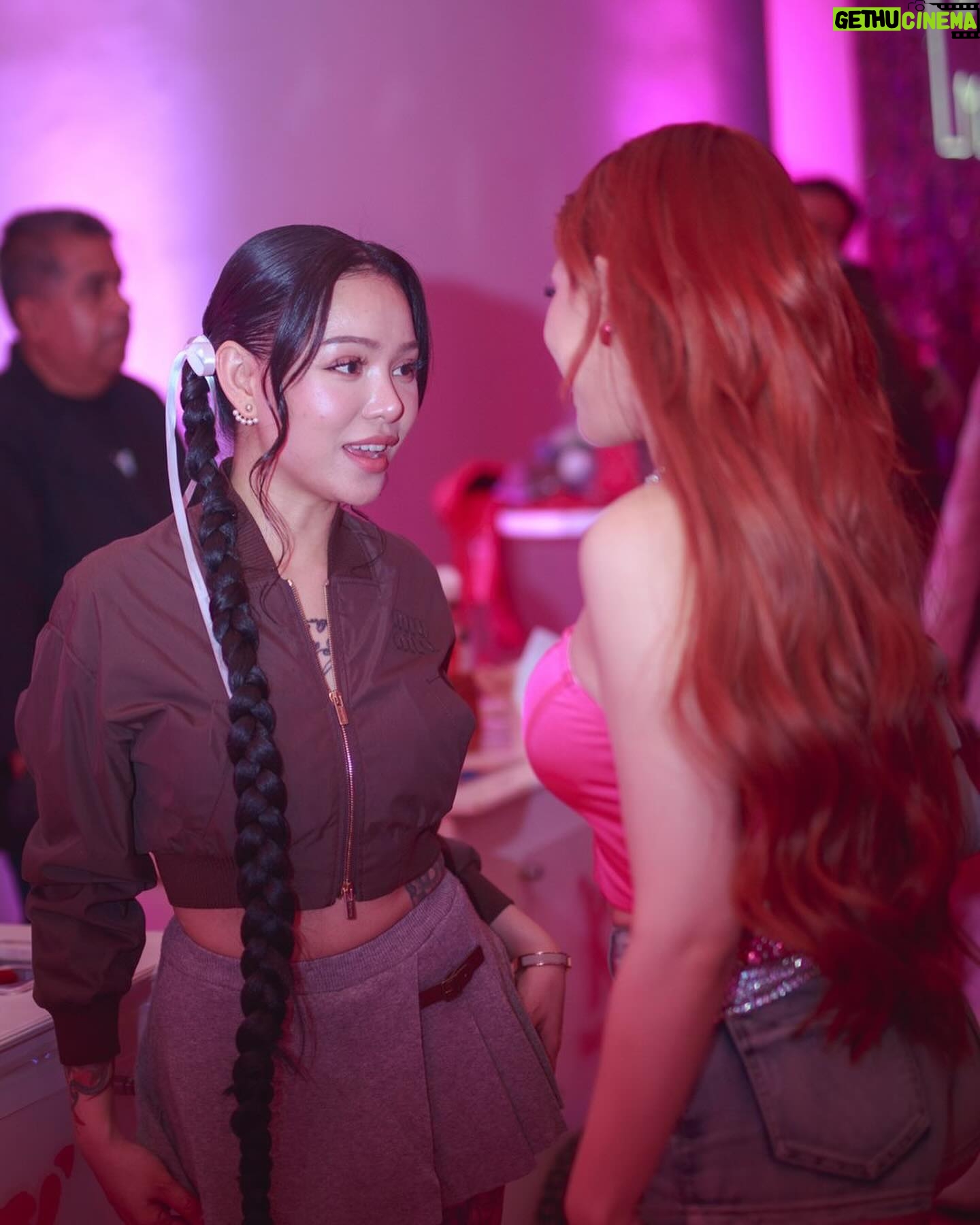 Yeri Mua Instagram - Mamita ricaaaa🫦 en modo pink aura 💖✨🥴