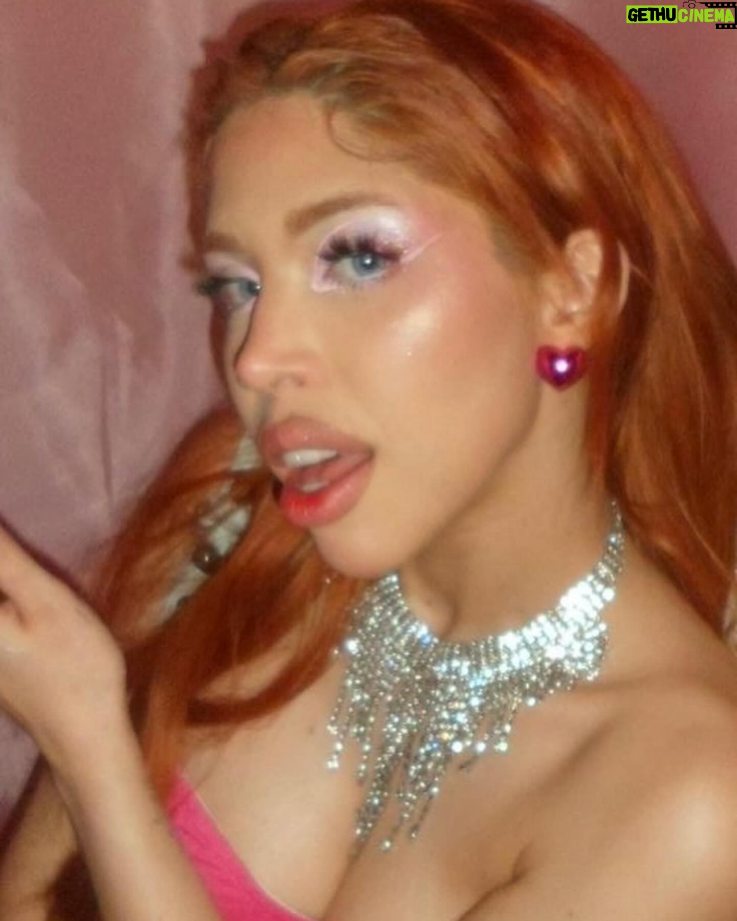 Yeri Mua Instagram - Mamita ricaaaa🫦 en modo pink aura 💖✨🥴