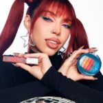 Yeri Mua Instagram - ¡Descubre cómo lucir radiante con la nueva Music Collection de Maybelline! 🎶💄 Con looks inspirados en la música, este tutorial te enseñará a crear looks únicos que reflejen tu estilo y personalidad. ¿Estás listx para deslumbrar con colores y ritmos audaces? ¡Sigue nuestros pasos y crea magia con esta colección que está causando sensación en el mundo de la música! ✨ #MusicCollection #Maybelline #Publicidad