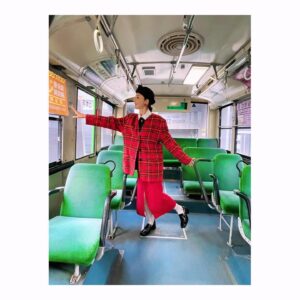 Yoh Yoshida Instagram - 今日は、
TBSドラマ「不適切にもほどがある！」の
制作発表でした。ドレスコードは80's。
チェッカーズの大ファンだった子羊を思い出し、
当時もよく着ていた柄、赤いタータンチェックの
ジャケット（ @ident_tokyo ）スタイルで。
衣装選びがものすごく楽しかったのは、
懐かしさだけでなく、思い出も蘇るからなんだろうな。

イベントには、駆けつけてくださったヒツジストさんたちもちらほら。寒空の下、そして太陽眩しい中、見届けて頂きありがとうございました😊

ドラマは1/26金曜日から。
ぜひみてくださいねー😊

※2枚目写真頂戴しました

An event for TBS's new drama was held in Akasaka today.  Dress code is 80's style.  I chose a red checked jacket because at the time I liked the artist "Checkers'' who wore checkered costumes.  Choosing the costumes was fun because it brought back nostalgic memories!

HM: @paku_chan 
sty: @megumi.isaka 

#ふてほど
#4文字略語
#じき慣れますかね？
#不適切にもほどがある
#80's最高