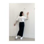 Yoh Yoshida Instagram - リクエストにお答えして、 マトウヒツジin東京のスタッフTシャツを、大阪枚方で限定販売することになりました。 コットン100%、柔らかくて着心地抜群のマトヒツT。 普段から私も愛用しているマトヒツ靴下。 いずれも大阪で買えますよ、と。 もちろん、半衿やエコバッグほかも会場限定価格にて販売。 この機会に、 ぜひヒツコとお揃いに♡ In response to your request, we will be selling Matou Hitsuji staff T-shirts in Hirakata, Osaka. In addition to the puzzle socks that I usually use, we also have half-collars and envelopes. Please take this opportunity to purchase. #マトウヒツジ #グッズ #大阪枚方蔦屋書店 #いよいよ今週末 #みなさまお待ちしてます