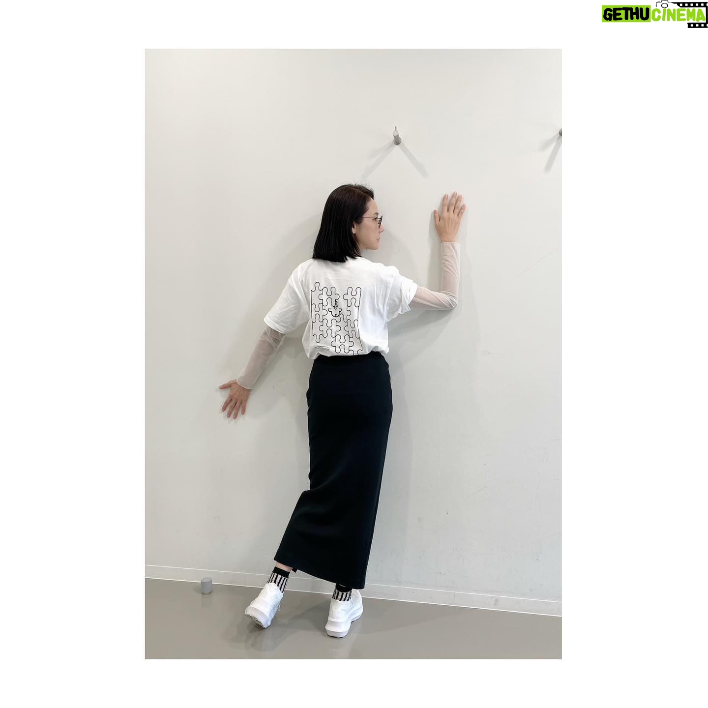 Yoh Yoshida Instagram - リクエストにお答えして、 マトウヒツジin東京のスタッフTシャツを、大阪枚方で限定販売することになりました。 コットン100%、柔らかくて着心地抜群のマトヒツT。 普段から私も愛用しているマトヒツ靴下。 いずれも大阪で買えますよ、と。 もちろん、半衿やエコバッグほかも会場限定価格にて販売。 この機会に、 ぜひヒツコとお揃いに♡ In response to your request, we will be selling Matou Hitsuji staff T-shirts in Hirakata, Osaka. In addition to the puzzle socks that I usually use, we also have half-collars and envelopes. Please take this opportunity to purchase. #マトウヒツジ #グッズ #大阪枚方蔦屋書店 #いよいよ今週末 #みなさまお待ちしてます