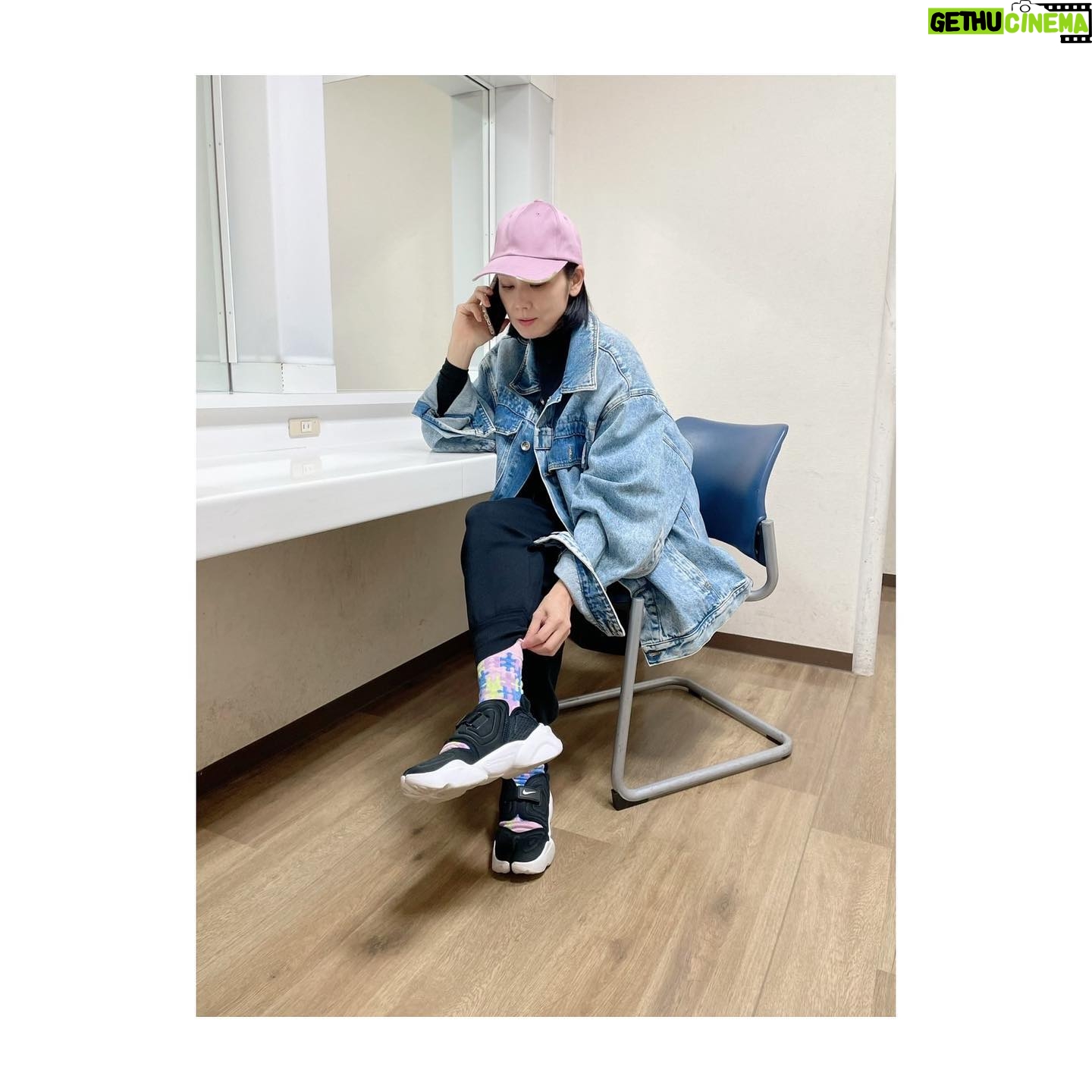 Yoh Yoshida Instagram - リクエストにお答えして、 マトウヒツジin東京のスタッフTシャツを、大阪枚方で限定販売することになりました。 コットン100%、柔らかくて着心地抜群のマトヒツT。 普段から私も愛用しているマトヒツ靴下。 いずれも大阪で買えますよ、と。 もちろん、半衿やエコバッグほかも会場限定価格にて販売。 この機会に、 ぜひヒツコとお揃いに♡ In response to your request, we will be selling Matou Hitsuji staff T-shirts in Hirakata, Osaka. In addition to the puzzle socks that I usually use, we also have half-collars and envelopes. Please take this opportunity to purchase. #マトウヒツジ #グッズ #大阪枚方蔦屋書店 #いよいよ今週末 #みなさまお待ちしてます