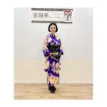 Yoh Yoshida Instagram – 改めまして。
「ヒツジヒツジ」お渡し会in島根。
ご参加くださったみなさま、
本当にありがとうございました😊
当日出雲は朝から雨がふっておりましたが、
始まる頃には綺麗な青空。出雲の雨は
穢れを落とすので縁起がいいとされている
そうですから、縁起雨を浴び、秋晴れの空も見られて最高の島根遠征でした。
普段、なかなかお会いできない(舞台の地方公演でもあまりリストに上がらない)地方の皆さまと直接お会い出来たのがとても嬉しく、けれどバタバタだったので、今度はもっとゆっくり、松江や宍道湖にも足を運ぶ島根満喫旅を計画したいと思います。
地元&近隣県の皆さま、わざわざ遠くから駆けつけてくださった皆さま、そして何よりこのような機会を設けてくださった今井書店出雲店の皆さま、本当にありがとうございました😊
お渡し会、次は大阪枚方🐙🏯🐯
残念ながら当日券は出ないようですが、
前売り券予約後、期限内に購入されてない方もおられるようで、第三次募集があるとかないとかあるとか…😏枚方蔦屋書店さんの続報をお待ちくださいませ✉️
枚方はティー&トーク中心のイベントですが、なんと関西限定マルシェコーナーも作っていただきました🥹
京都やゝさん(アンティーク着物・小物)
@yaya_kyoto
京都正尚堂さん(アンティーク着物・小物)
#正尚堂
大阪NUTTYさん(ヴィンテージ小物・洋服)
@nutty_vintage
うおお…関西ならではの顔ぶれがズラリ✨
ご出店の皆さま、ありがとうございます♡
また今回は先着順の限定プロによる着付けサービスもあるようです。着付けを習いたいと思っていた皆様はぜひこの機会にプロの着付けをご体験いただき、帰りはマルシェでお気に入りのお着物を見つけて帰ってくださいね☺️
そして、ヒツコの部屋in大阪もミニマムに開催予定。
こちらもお楽しみに😏
ご来場予定の皆さま、どうぞお気をつけていらしてくださいませ。お会い出来ますこと、楽しみにしております♡
Thank you to everyone who came to the “Hitsuji Hitsuji” handing over event in Shimane. It was a pleasure to meet and talk to both locals and those who came from far away! The next event will be held in Hirakata, Osaka. We are planning to hold a talk show with drinking tea and a small kimono marche. I’m looking forward to seeing you!
#ヒツジヒツジ
#今井書店出雲店
#大阪枚方蔦屋書店
@hirakata_tsite
#マトウヒツジ
#kimonostyle
#antiquekimono
#kimono
#japanesekimono
#modernkimono
#actress
#matouhitsuji
