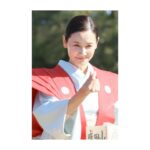 Yoh Yoshida Instagram - 皆さま、今年もお誕生日を覚えてくださり ありがとうございます😊 健康であること、 求めていただける現場があること、 覚えるべきセリフがあること、 愛情深く素晴らしいスタッフさんと、 感性豊かで愉快な仲間たちがそばにいてくれること、 そして、いつも応援してくださる、 あなたと、あなたと、あなたの、 そのすべてに、心からの感謝をこめて。 さぁ、今年は久しぶりにこれやりますよ。 それではみなさま、 お祝いコメント、 よーいどん😊 Happy birthday to me!! #HBTM2024 #人生初の豆まき #貴重な体験でした #by詮子 #23:38生まれ #まだ生まれてません #幾つかお写真いただきました