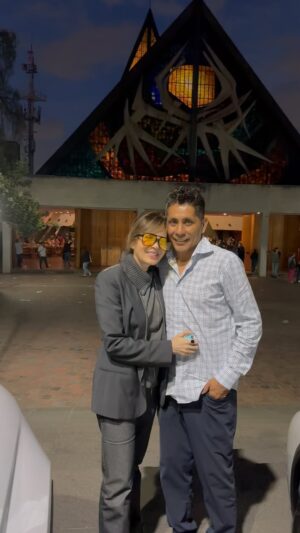 Yolanda Andrade Instagram - #julio 
Que Dios Nos Bendiga a TODOS.
Les Deseamos Con Amor . ❤️
#jorgecampos 
#yolandandrade