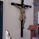 Yolanda Andrade Instagram - Querido Padre Amoroso: En este Jueves Santo, amanezco con un corazón rebosante de agradecimiento. Gracias por la vida, la salud, mi familia, las bendiciones, el amor, la misericordia, los favores, los retos y las experiencias que me fortalecen. Agradezco la libertad, la paz y la verdad que iluminan mi camino. Gracias por mis amigos y seres queridos, por el trabajo, las oportunidades y los proyectos que me permiten crecer. Agradezco a las personas que me acompañan en este camino, así como a aquellas que ya no están físicamente, pero siguen presentes en mi corazón. Hoy, en este día tan especial, te entrego todo lo que no puedo manejar. Ayúdame a ser responsable de lo que sí puedo controlar. Te pido perdón por mis errores, faltas y omisiones. También te pido por los más desamparados: por los enfermos, por las familias de los migrantes y por los migrantes mismos, por los niños abandonados, por los que sufren de depresión, ansiedad, frustración, tristeza y soledad. Te pido por aquellos que viven en medio de la violencia, la injusticia, la persecución y la guerra. Con la ayuda de Nuestra Señora de Guadalupe, tu hijo Cristo Rey, y en la unidad del Espíritu Santo, te presento esta oración. Amén. Amén. Amén.