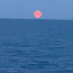 Yolanthe Cabau Instagram – Red moon’s glow, in night’s embrace,
Whispers secrets through space.
Crimson beacon, mystic sight,
Paints the skies with fiery light.
🌚❤️