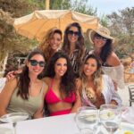 Yolanthe Cabau Instagram - 6 cabau sisters out of 9 ! 💓 ( that means 3 sisters are missing in this picture lol and 4 brothers. Total of 13 kids let’s gooo! ) Left to right : kalin Cabau , Xelly Cabau , Nathalie Cabau , Marina Cabau , Me , Rebecca Cabau 🥰