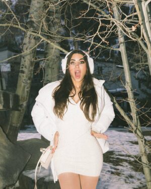 Yolanthe Cabau Instagram - Snowy scenes, endless dreams ❄️✨