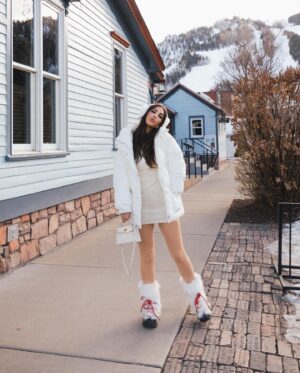 Yolanthe Cabau Instagram - Snowy scenes, endless dreams ❄️✨