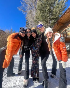 Yolanthe Cabau Instagram - Last day of 2023 ❄️🧡 love you all!!