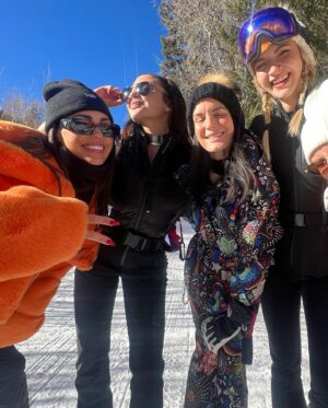 Yolanthe Cabau Instagram - Last day of 2023 ❄️🧡 love you all!!