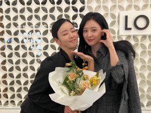 Yoon Bo-mi Instagram - 나비서안녕✋😭
#눈물의여왕
