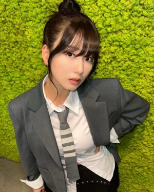 Yoon Bo-mi Instagram - 4월19일
#판다생일🐼#wait me there
@_ohhayoung_ 
@sarangdungy 
@artist_eunji 
@mulgokizary