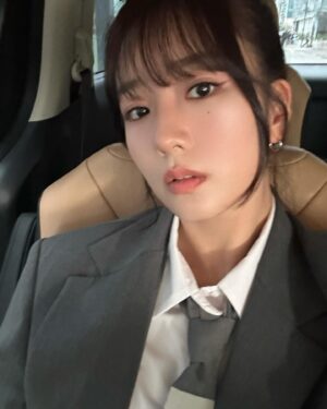 Yoon Bo-mi Instagram - 4월19일
#판다생일🐼#wait me there
@_ohhayoung_ 
@sarangdungy 
@artist_eunji 
@mulgokizary