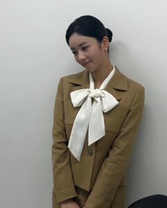 Yoon Bo-mi Instagram - . 나비서🦋 #눈물의여왕❤️