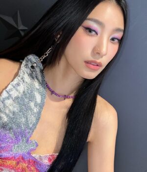 Yoon Bo-ra Instagram - Violet 💜✨