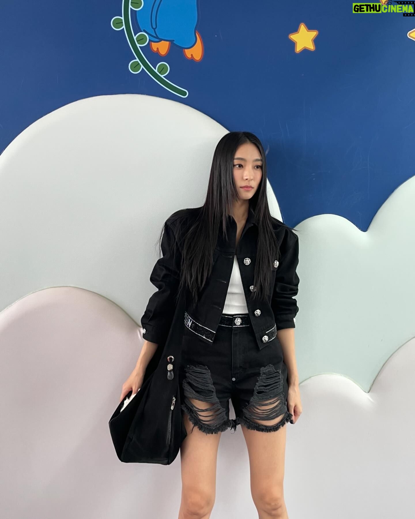 Yoon Bo-ra - 3 Likes - Let's kcon in Hong Kong 💜