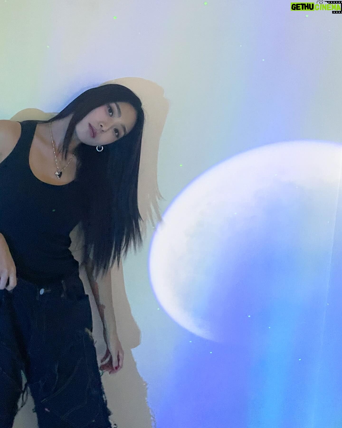 Yoon Bo-ra - 3 Likes - 🌕🌗🌑