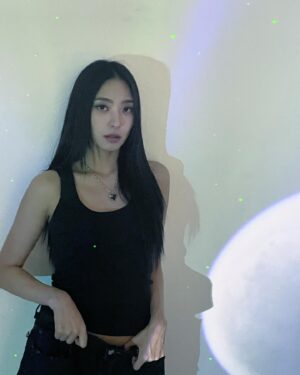 Yoon Bo-ra Instagram - 🌕🌗🌑