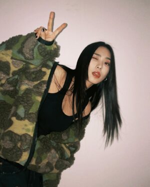 Yoon Bo-ra Instagram - ✨보고싶어🌹