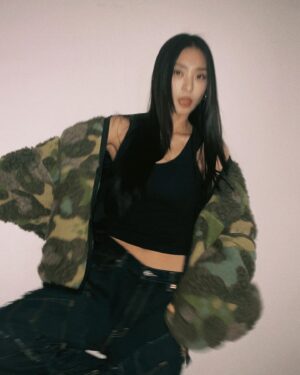 Yoon Bo-ra Instagram - ✨보고싶어🌹