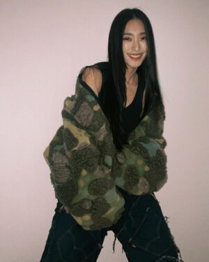 Yoon Bo-ra Instagram - ✨보고싶어🌹