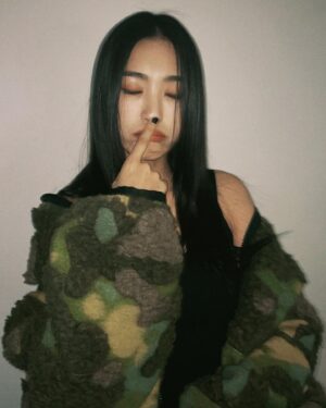 Yoon Bo-ra Instagram - ✨보고싶어🌹