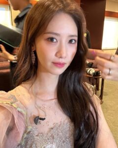 Yoona Instagram - 유나이트 컷 📸📸