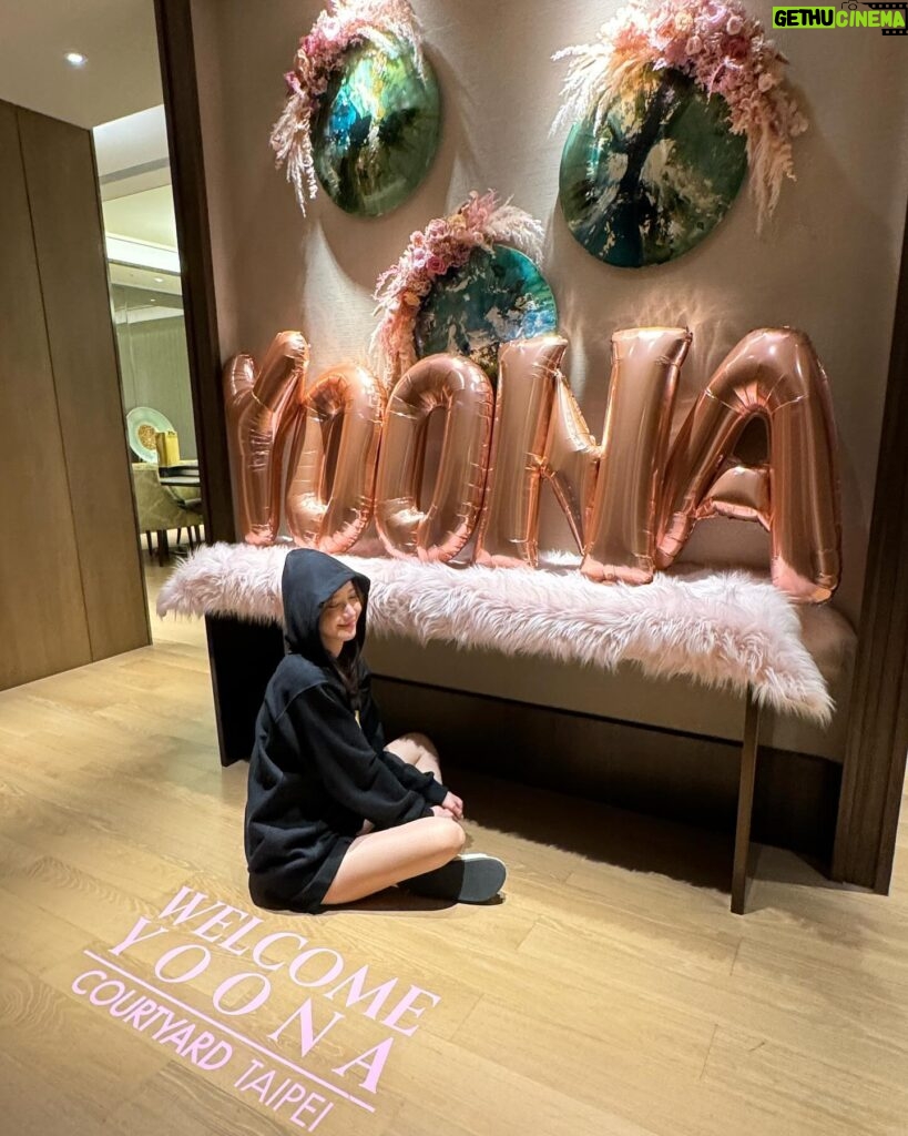 Yoona Instagram - 유나이트 컷📸