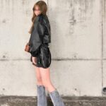 Yoshida Akari Instagram - 暖かくなってきたのでミニスカート履いちゃった🖤 でも夜は冷えるので薄手のアウターは必須ですね🖤 . @darich_official のデニムブーツ可愛い。 カンコレで着用させてもらってから 絶対私服にも合わせたいって思ってたの🩵🤍 . 他のお洋服タグづけしてます🏷️ . #ootd #fashion