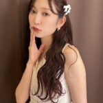 Yoshida Akari Instagram - 写真集イベントツアーin大阪❤️‍🔥 ありがとうございました💕 . さすが地元大阪！トークショーもみんな ノリが良くて、サイン会もお馴染みのファンの方も たくさんいて実家みたいな安心感がありました💗 . コロナ化でグループ卒業したので 長らく会えてない方もたくさん来てくれて嬉しかったです💕 . よんチャンTVやYouTubeで見て 初めて来てくださった方もたくさんで もっともっと頑張ろうって思えました💓 . 写真集イベントは残すところ東京と仙台ですね！ 皆さんにお会いできるの楽しみにしてます💟 . 今日は @honeymihoney_official の 素敵なワンピに合わせて @anchelion のパールアクセやリボンをつけた🎀 . メイクは @ayako_ishizaki_ さんが 可愛くしてくれたよぉー💗天才 . #アカリン推し活 #アカリン最初で最後の写真集