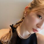 Yoshida Akari Instagram - 先日、大好きなお姉さまの結婚式に🤍🤍 もう5年以上かな？通い続けてる 眉毛サロン @emaymie_official の オーナー様 @mami_saisu さんの結婚式でした💒 . 私の眉毛はまみさんいないと もう無理だし、ご飯連れってもらったり 私と @helloimmii のうるさいコンビに 優しくしてくれる大好きなお姉ちゃんです🩷☺️ . 私の結婚、ミィの誕生日、まみさんの結婚式と ハッピーガール集合の日でした😍 . 改めておめでとうございます🍾 本当に綺麗でした🥹🩷 旦那様もとっても素敵な方で憧れの夫婦です🩷 末長くお幸せに❤️ . お呼ばれコーデは @snidel_official に🖤 @anchelion のアクセたくさんつけたよ🤍 新作のイヤカフ可愛い🩷